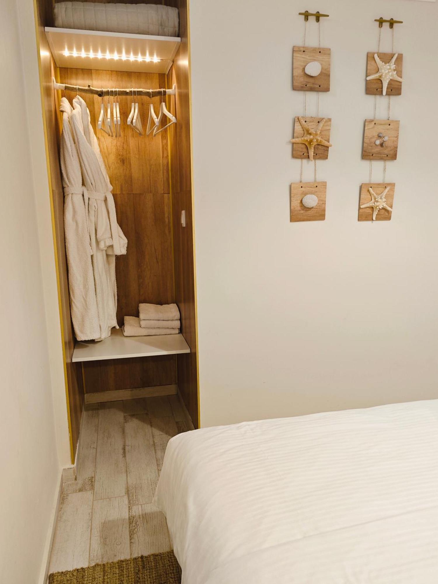 Apartament Ulyana - Athos Sea View & *